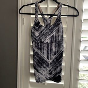 Lululemon black and white racer back top
